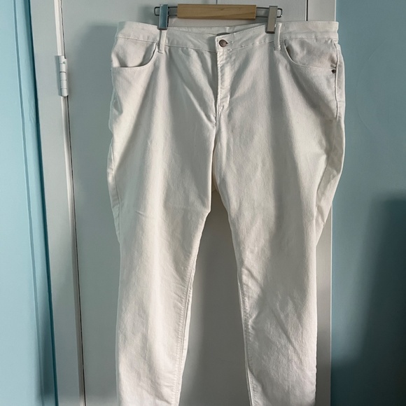 Old Navy Ladies White Super Skinny Mid-Rise Ankle Jeans, size 20 - Picture 9 of 10
